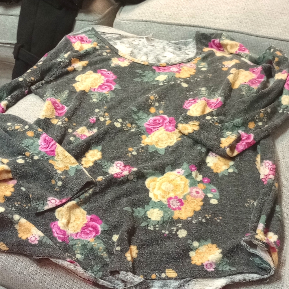 Lula Roe size large long sleeve shirt